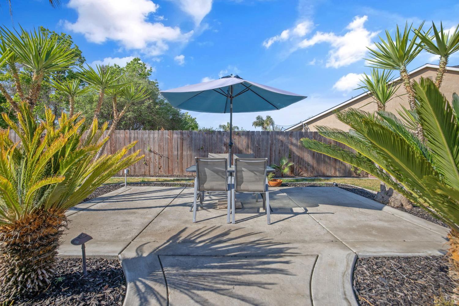 1007 W Saffron St, Hanford, CA 93230