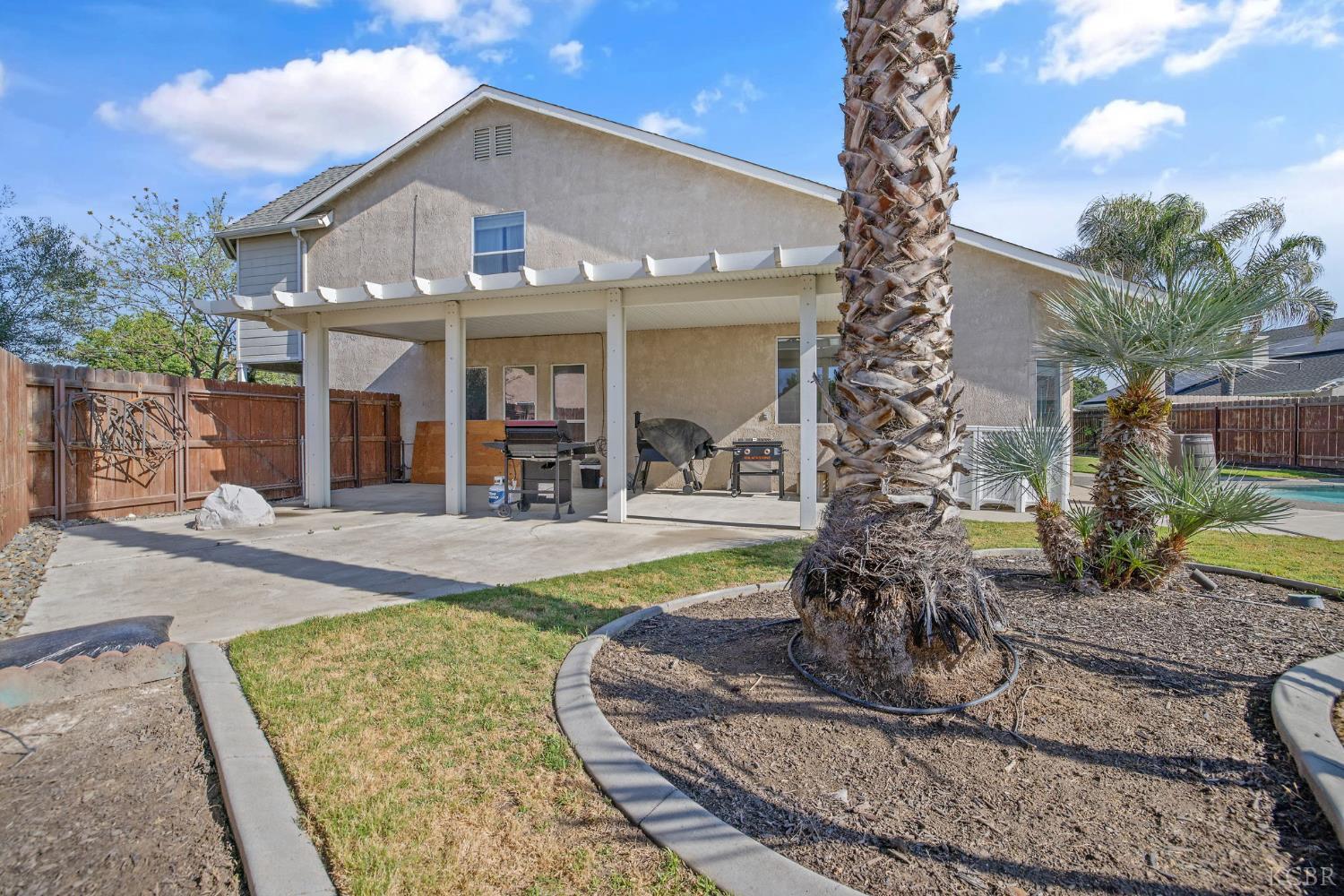 1007 W Saffron St, Hanford, CA 93230