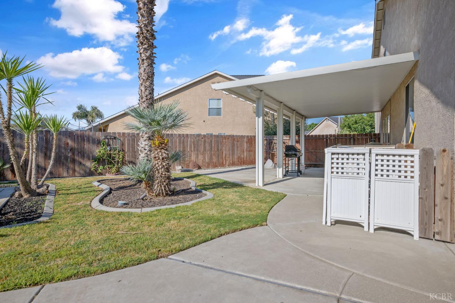 1007 W Saffron St, Hanford, CA 93230