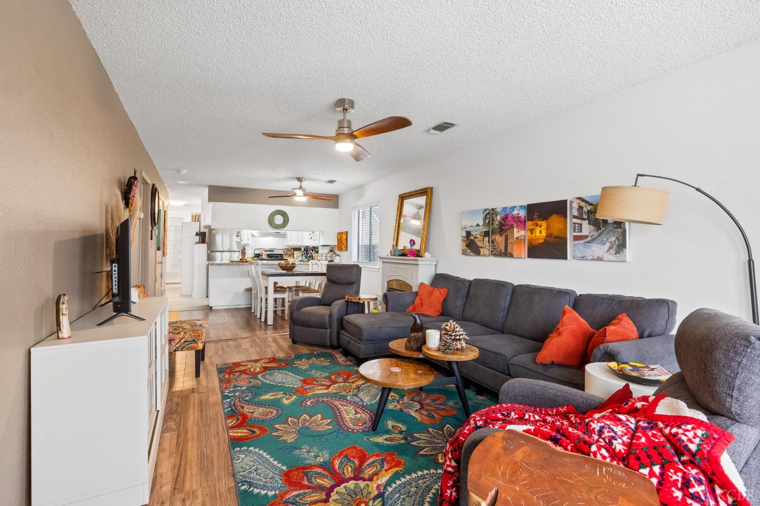 300 E Ivy St, Hanford, CA 93230