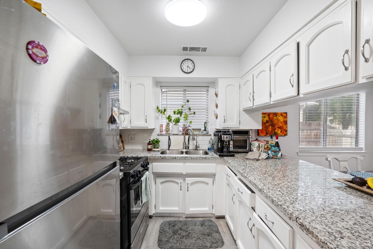 300 E Ivy St, Hanford, CA 93230