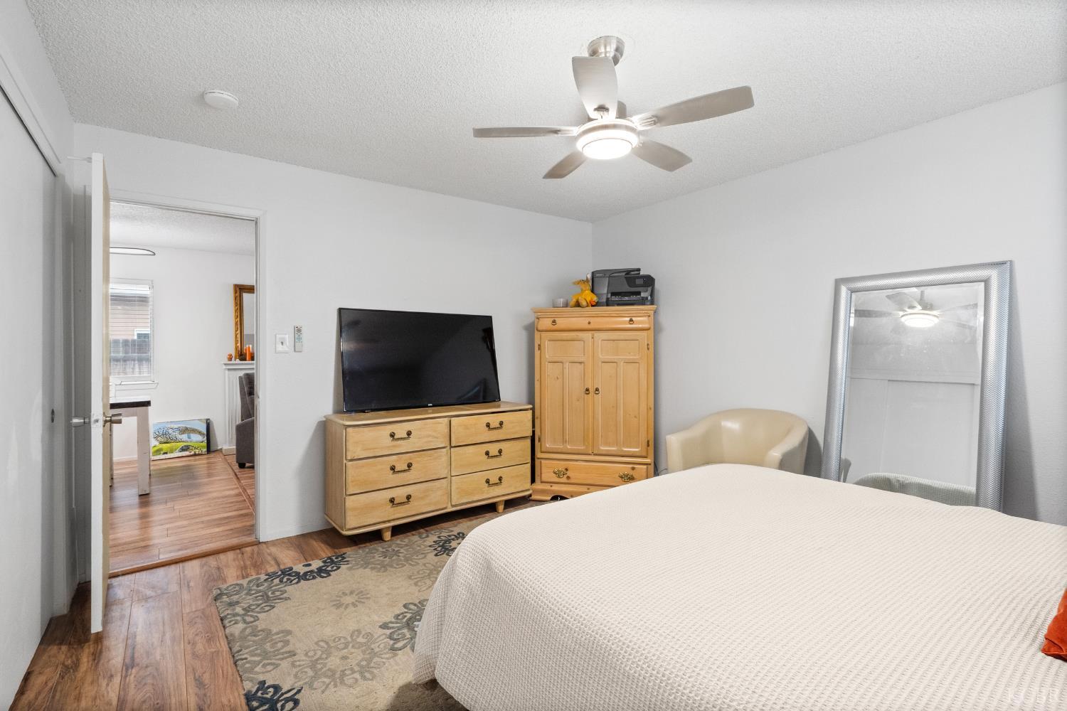 300 E Ivy St, Hanford, CA 93230