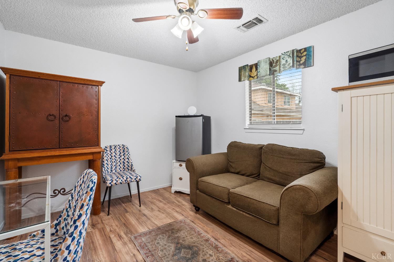 300 E Ivy St, Hanford, CA 93230