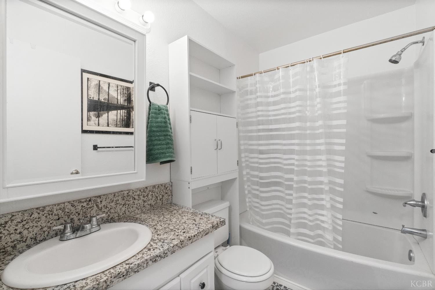 300 E Ivy St, Hanford, CA 93230