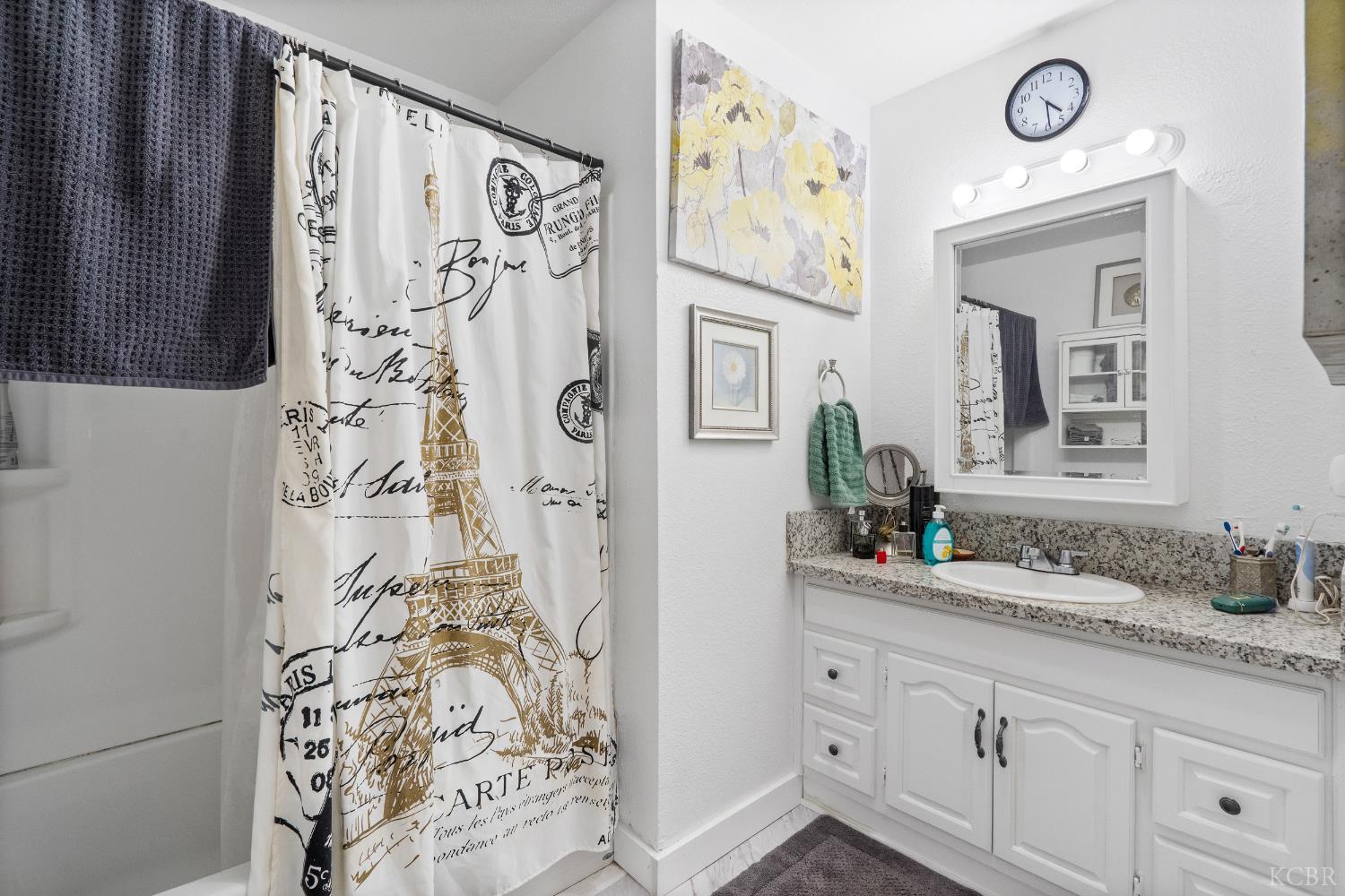 300 E Ivy St, Hanford, CA 93230