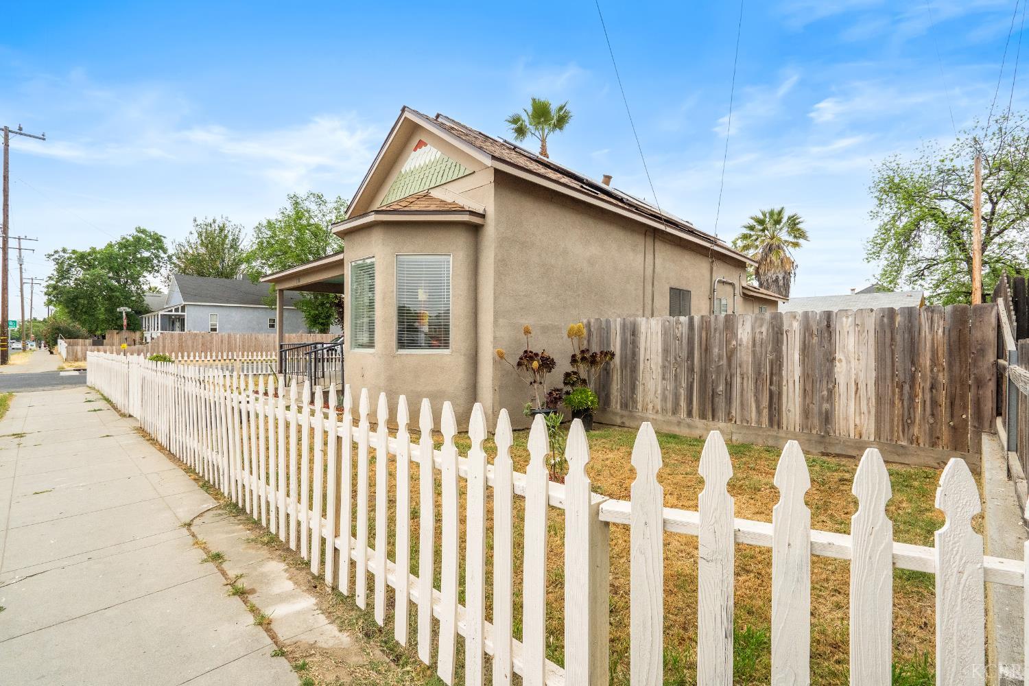 300 E Ivy St, Hanford, CA 93230