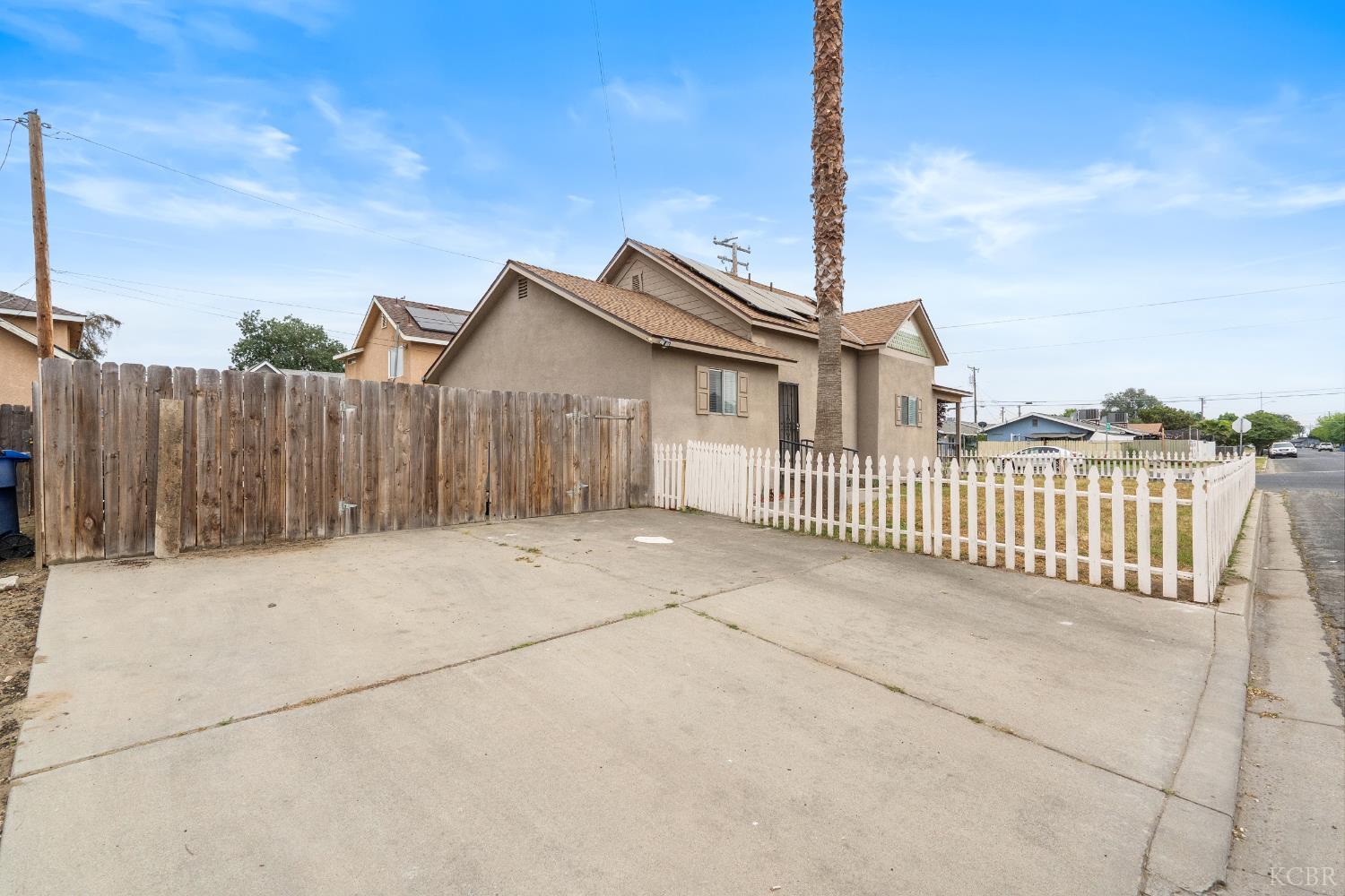 300 E Ivy St, Hanford, CA 93230