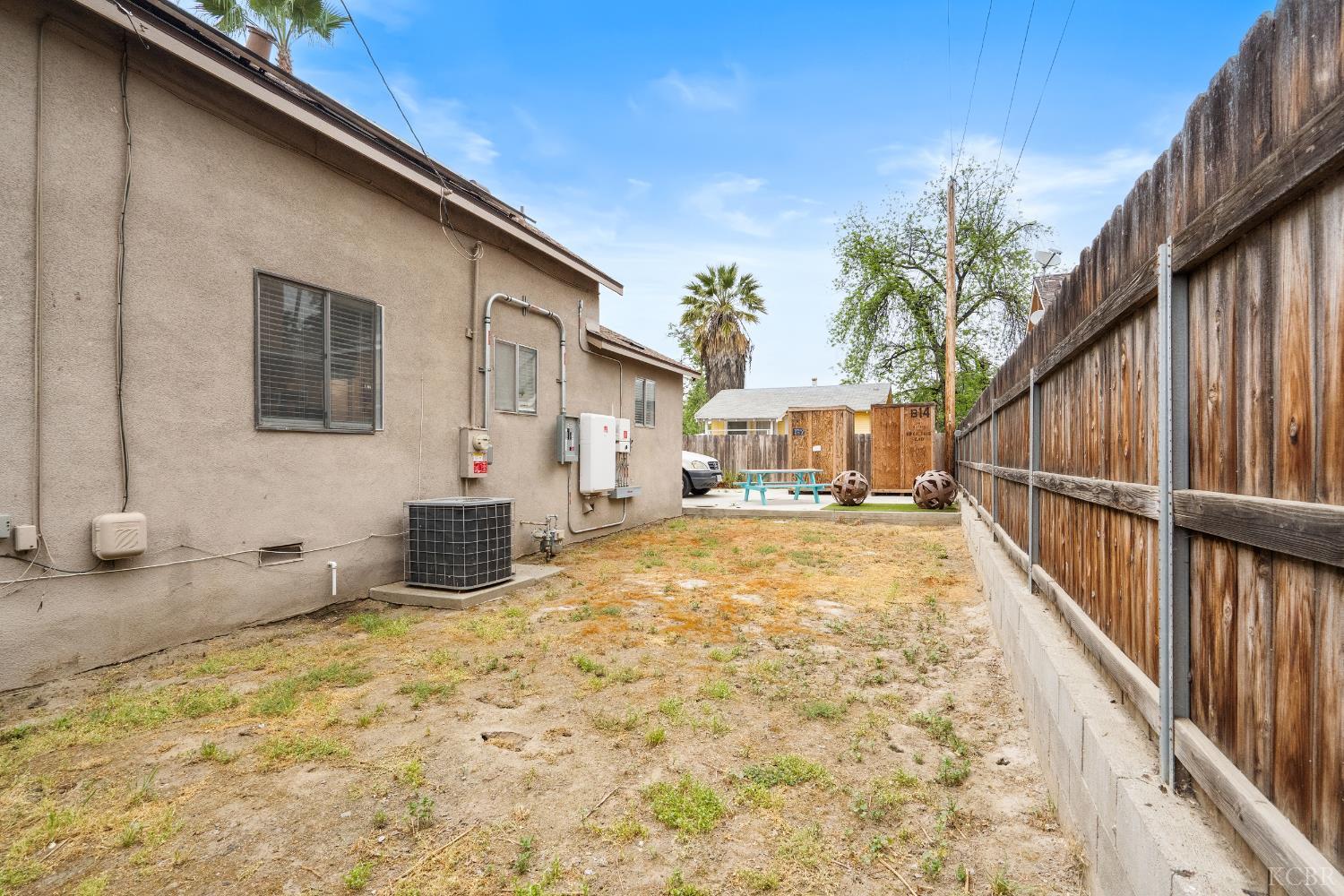 300 E Ivy St, Hanford, CA 93230