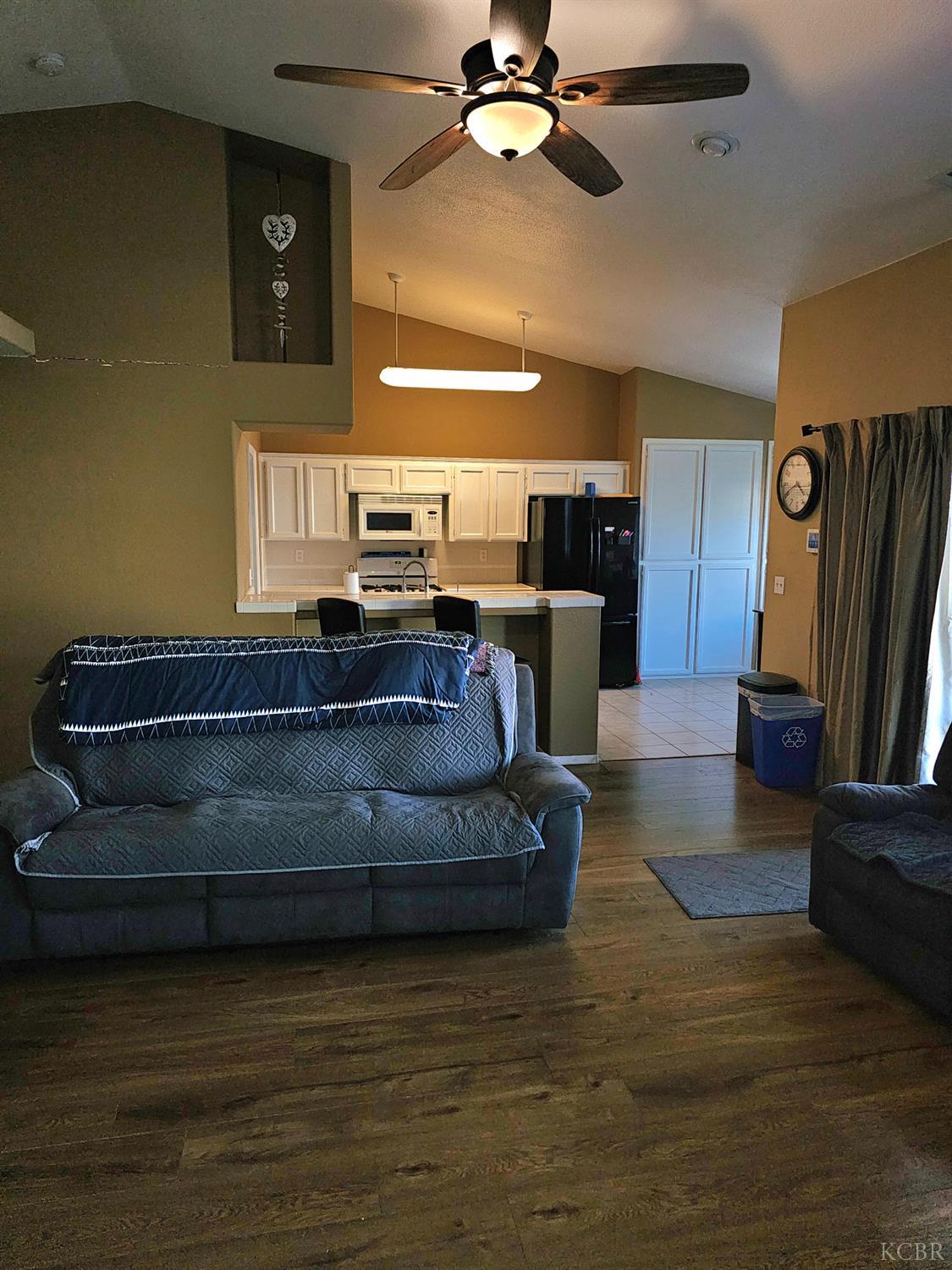 440 Pepper Dr, Hanford, CA 93230