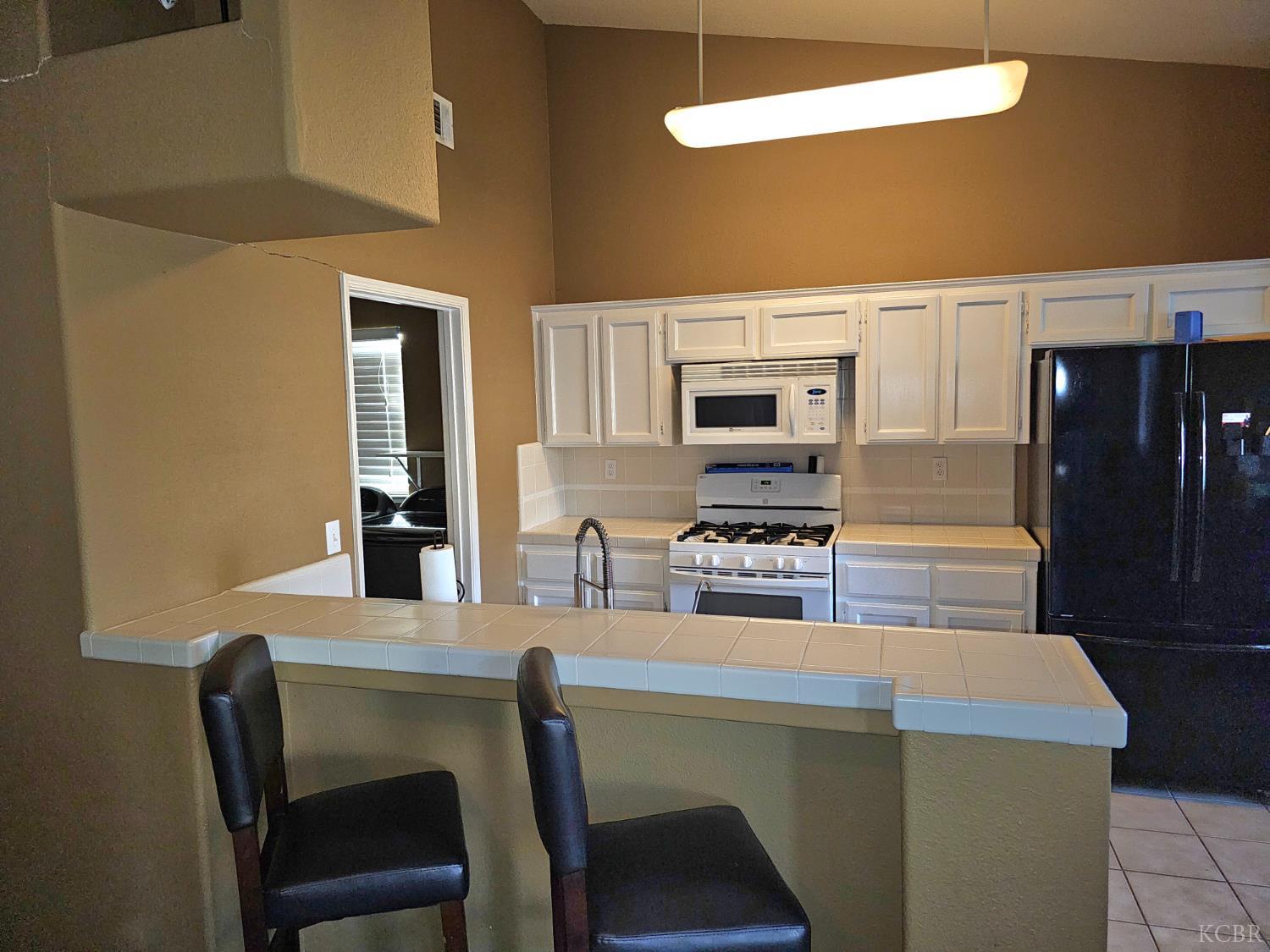 440 Pepper Dr, Hanford, CA 93230