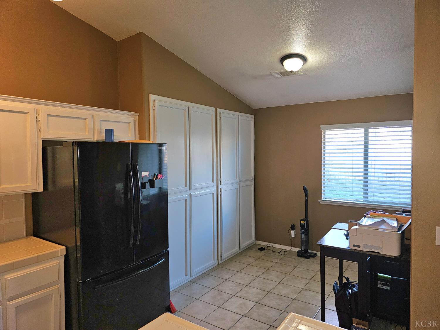 440 Pepper Dr, Hanford, CA 93230