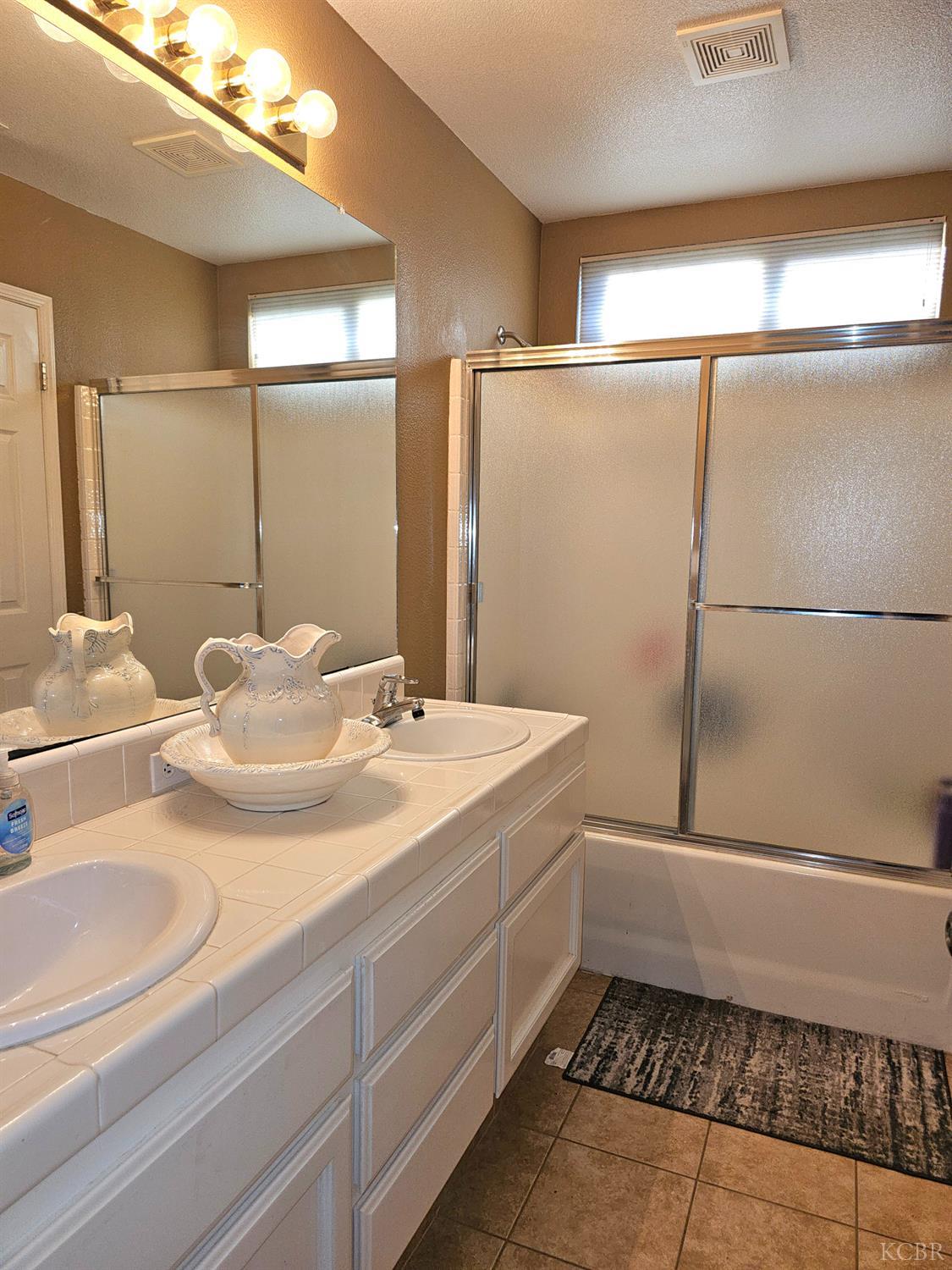 440 Pepper Dr, Hanford, CA 93230