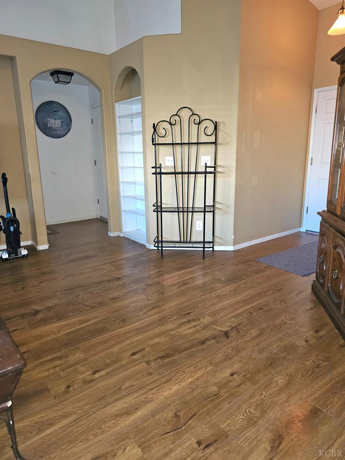 440 Pepper Dr, Hanford, CA 93230