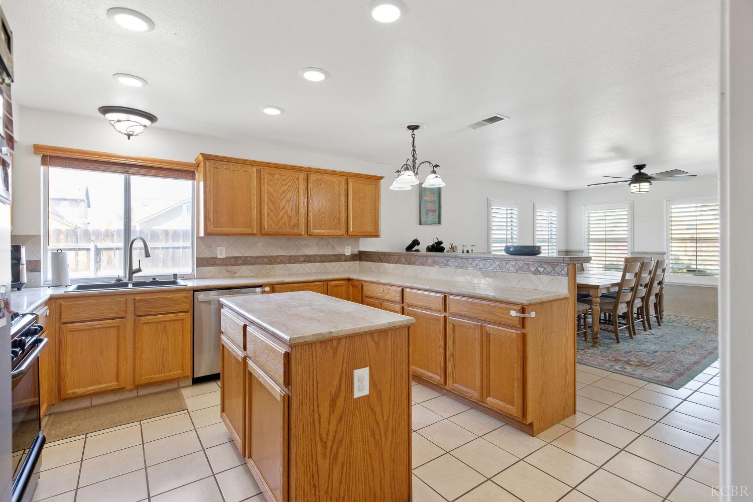 644 Contenta Ct, Lemoore, CA 93245