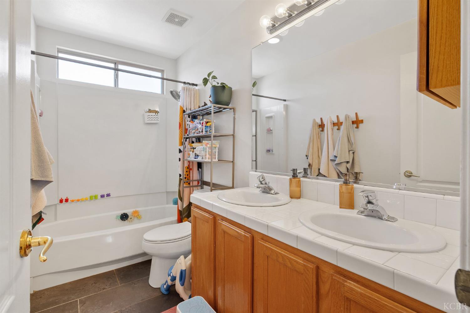 644 Contenta Ct, Lemoore, CA 93245