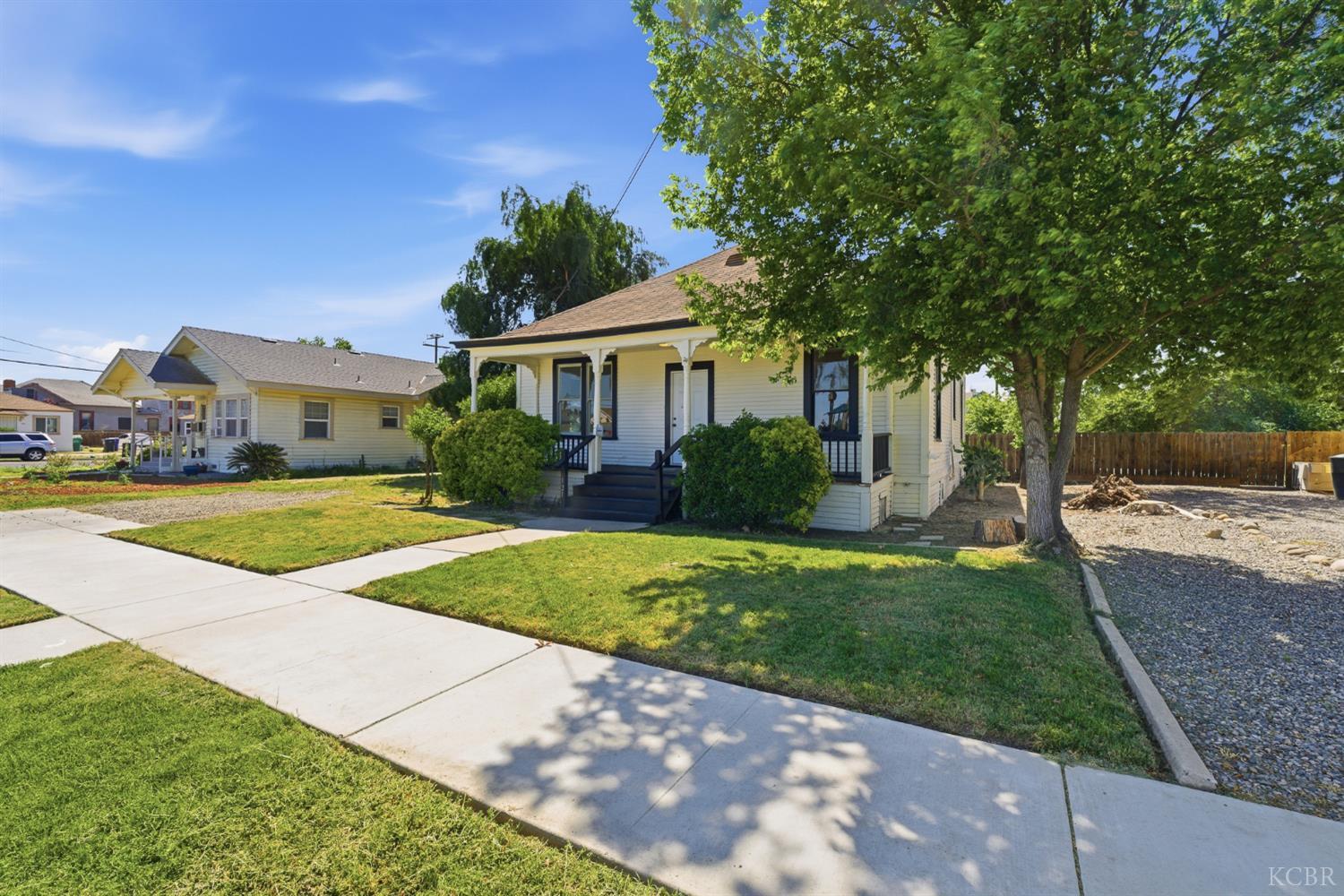 121 E Elm St E, Hanford, CA 93230