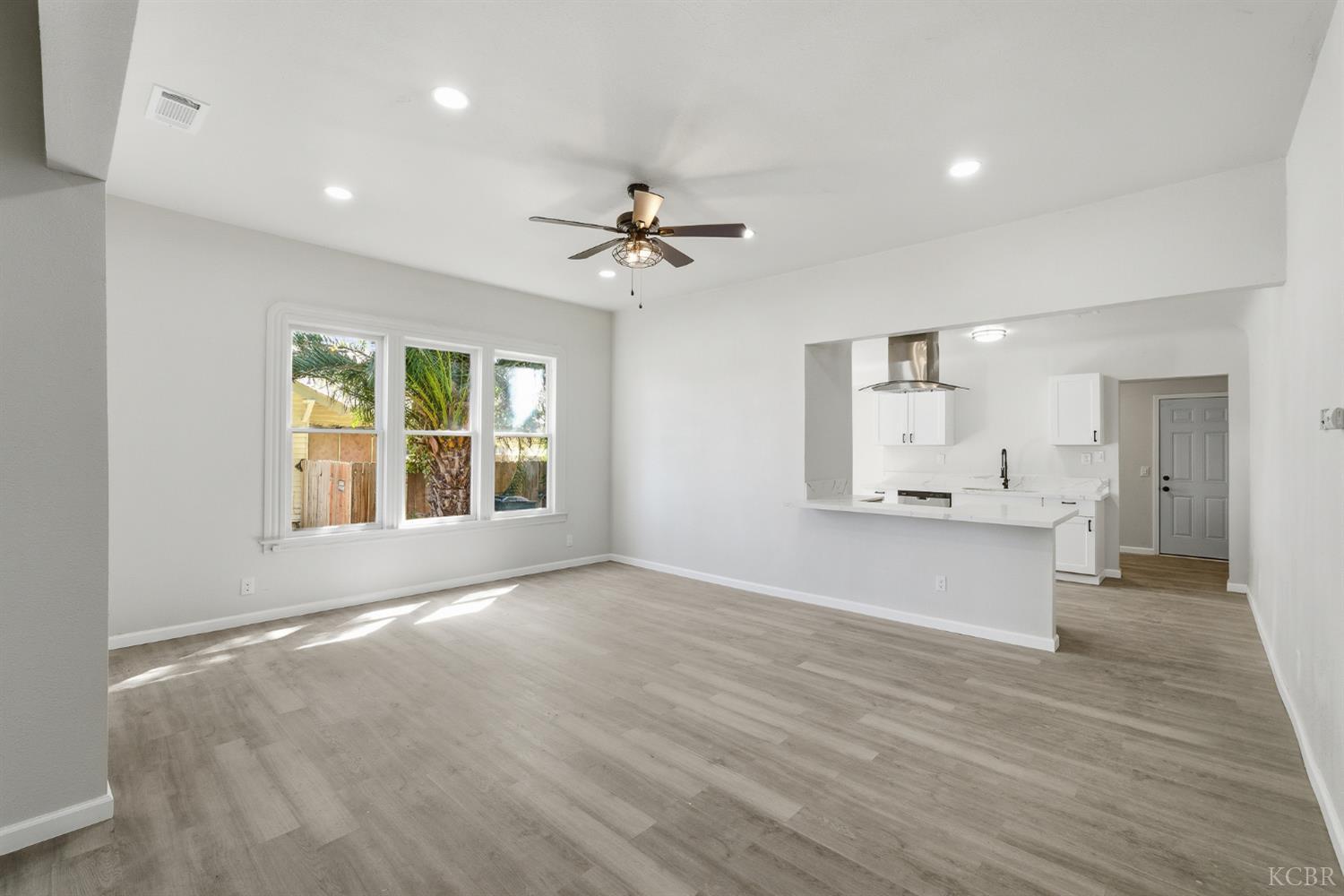 121 E Elm St E, Hanford, CA 93230