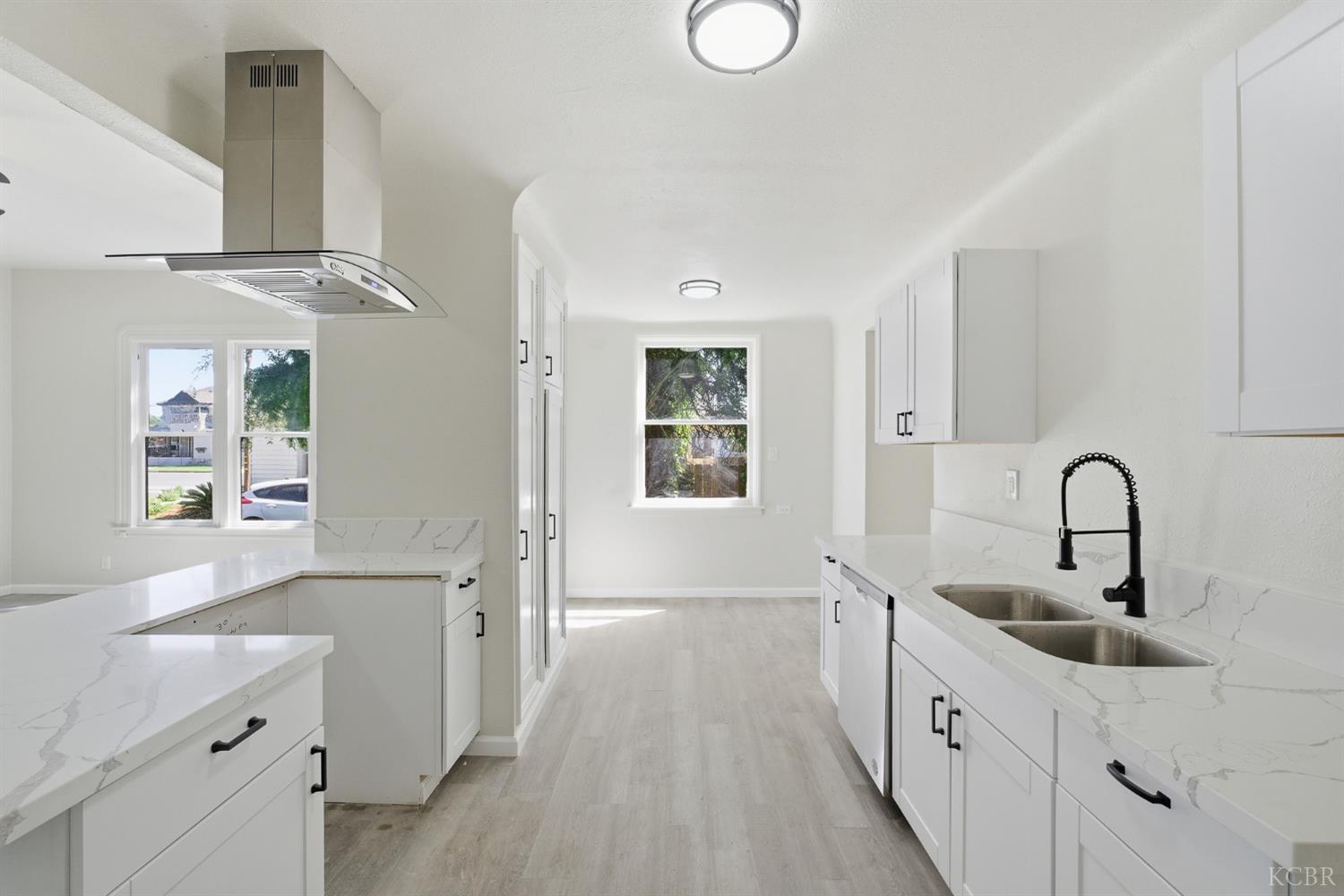 121 E Elm St E, Hanford, CA 93230