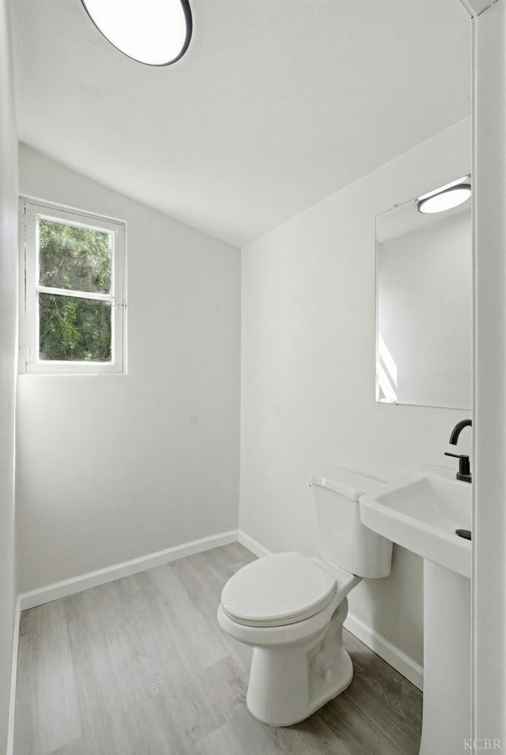 121 E Elm St E, Hanford, CA 93230