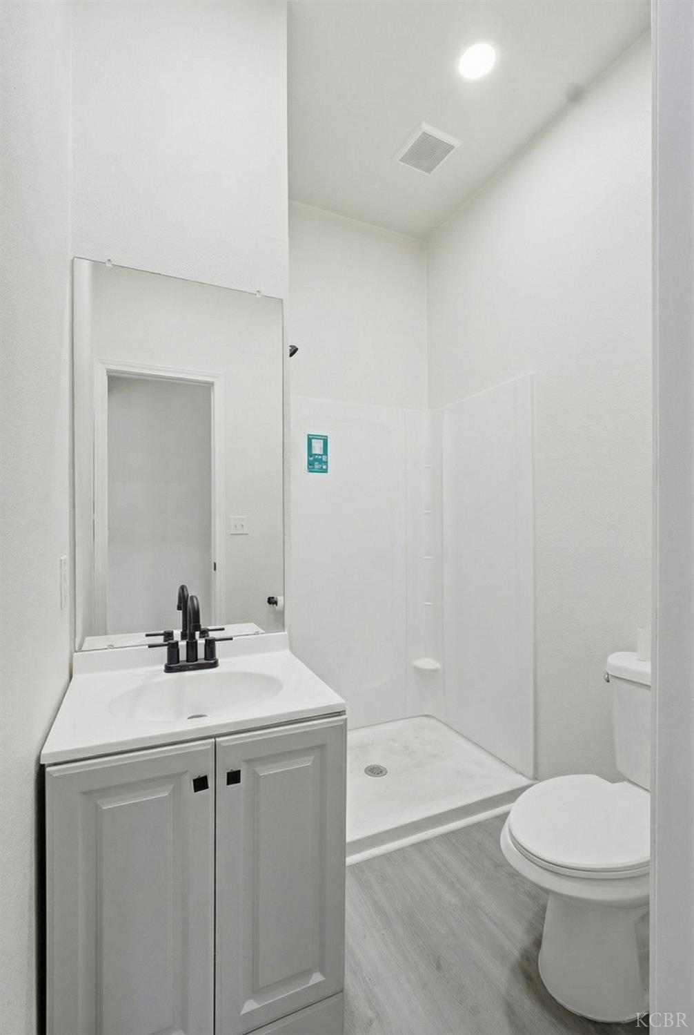 121 E Elm St E, Hanford, CA 93230