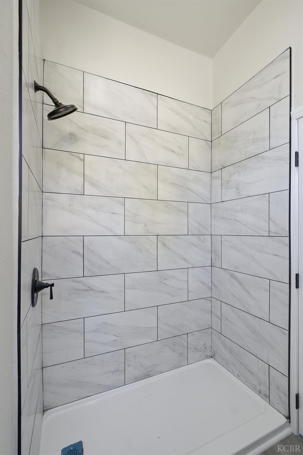121 E Elm St E, Hanford, CA 93230