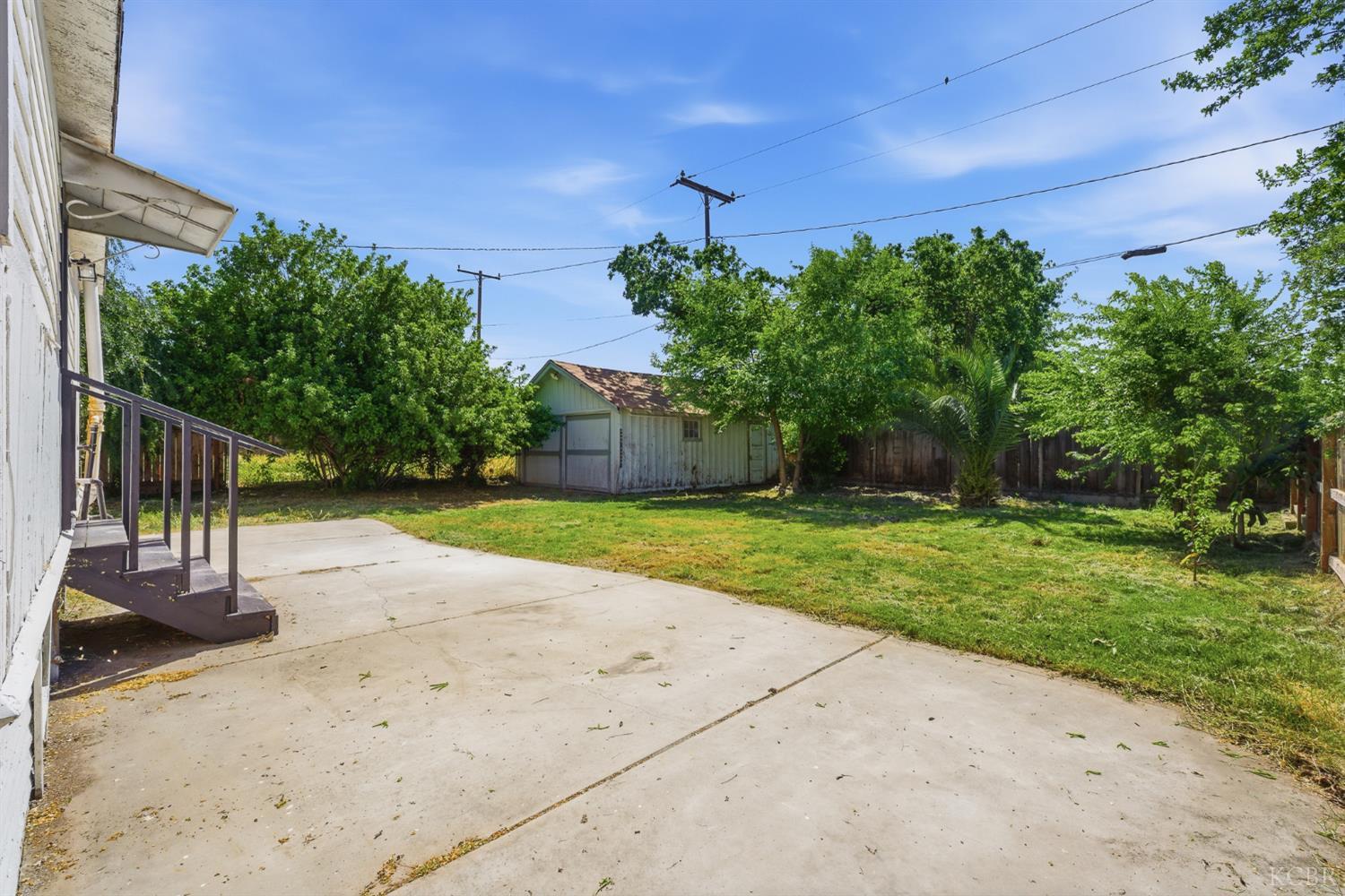 121 E Elm St E, Hanford, CA 93230