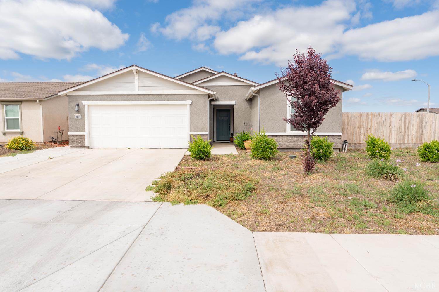 563 BLUE RIDGE St, Tulare, CA 93274
