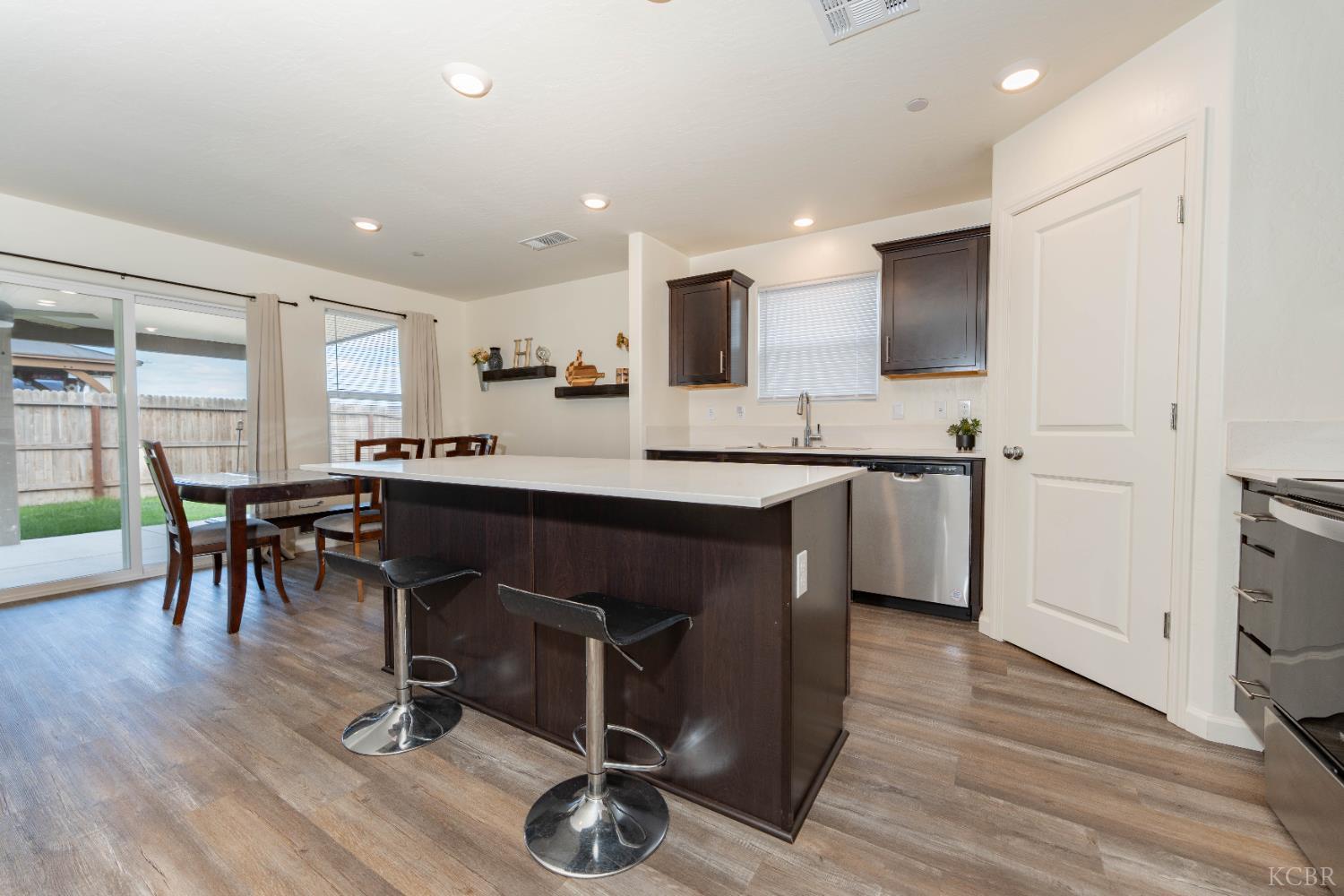 563 BLUE RIDGE St, Tulare, CA 93274