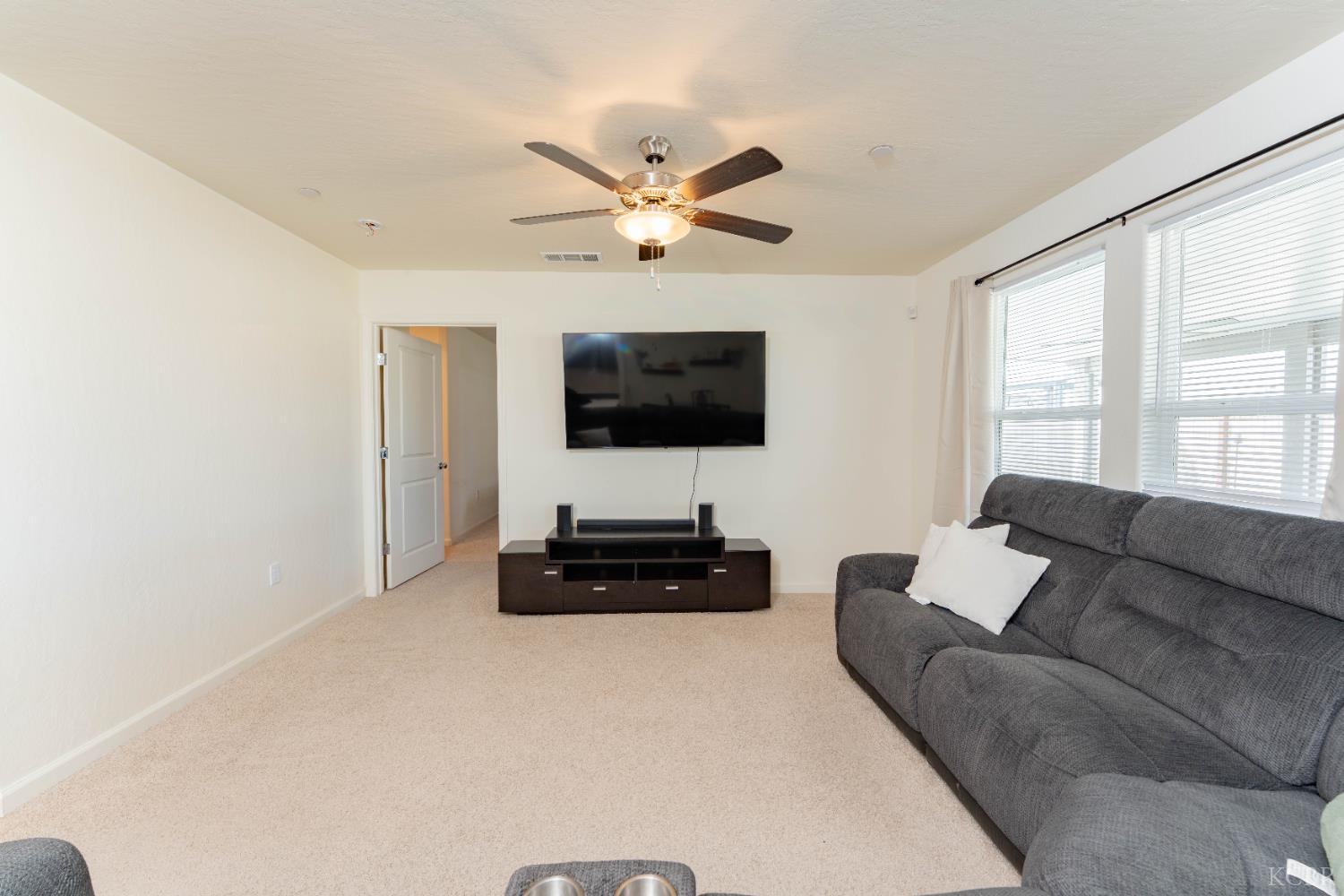 563 BLUE RIDGE St, Tulare, CA 93274