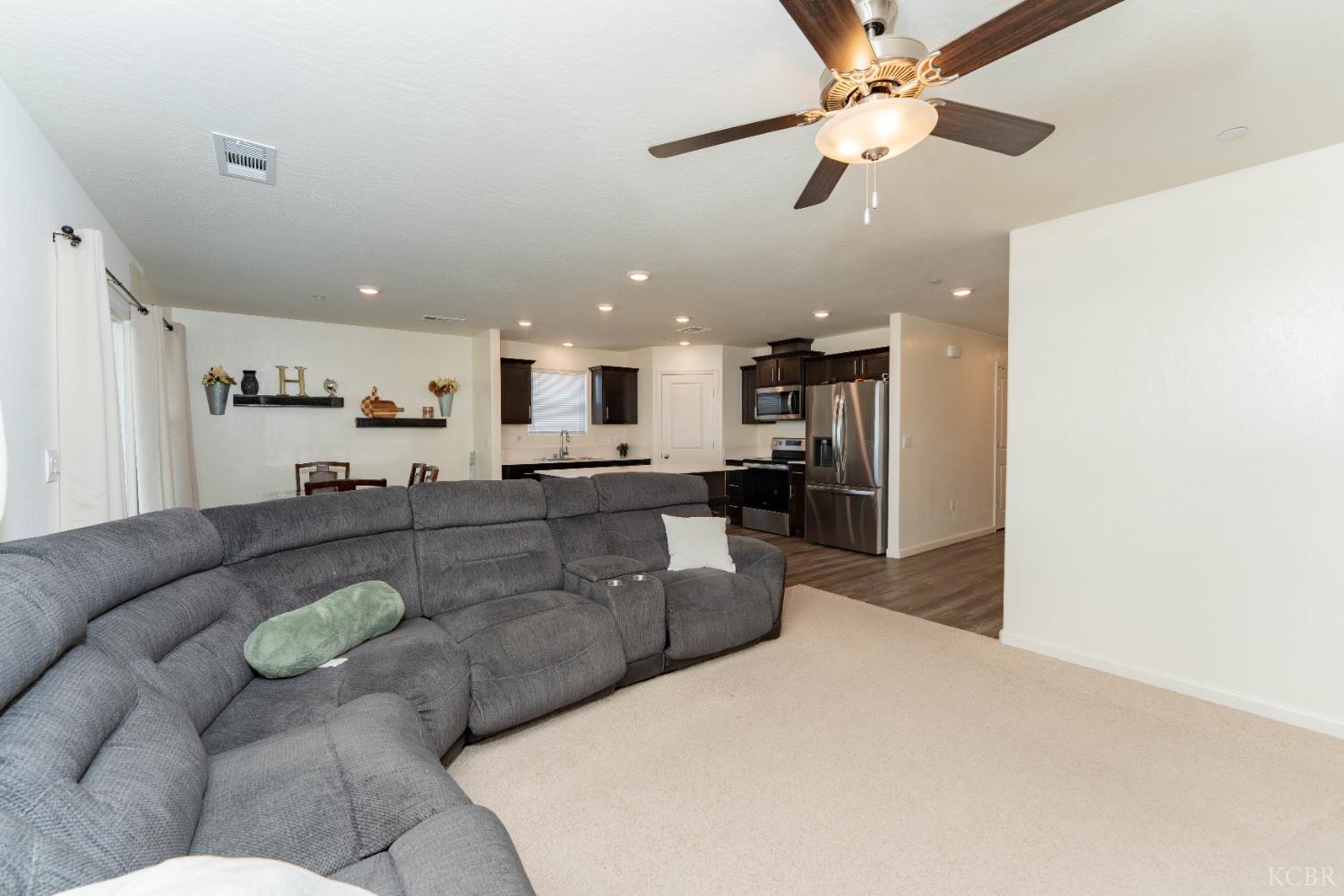 563 BLUE RIDGE St, Tulare, CA 93274