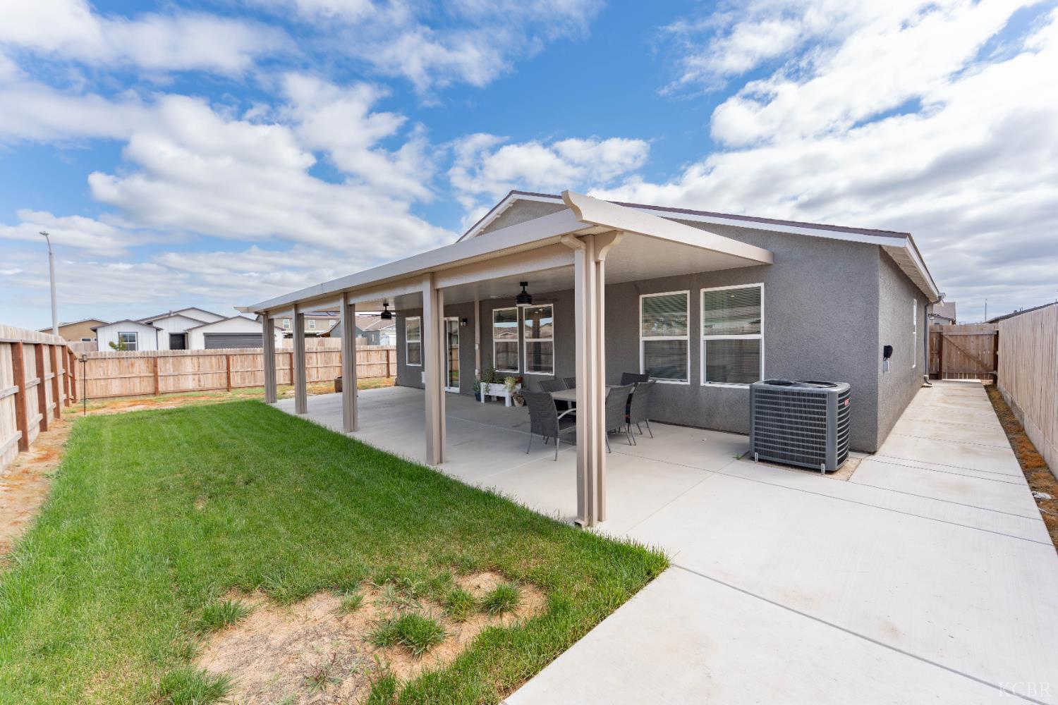 563 BLUE RIDGE St, Tulare, CA 93274