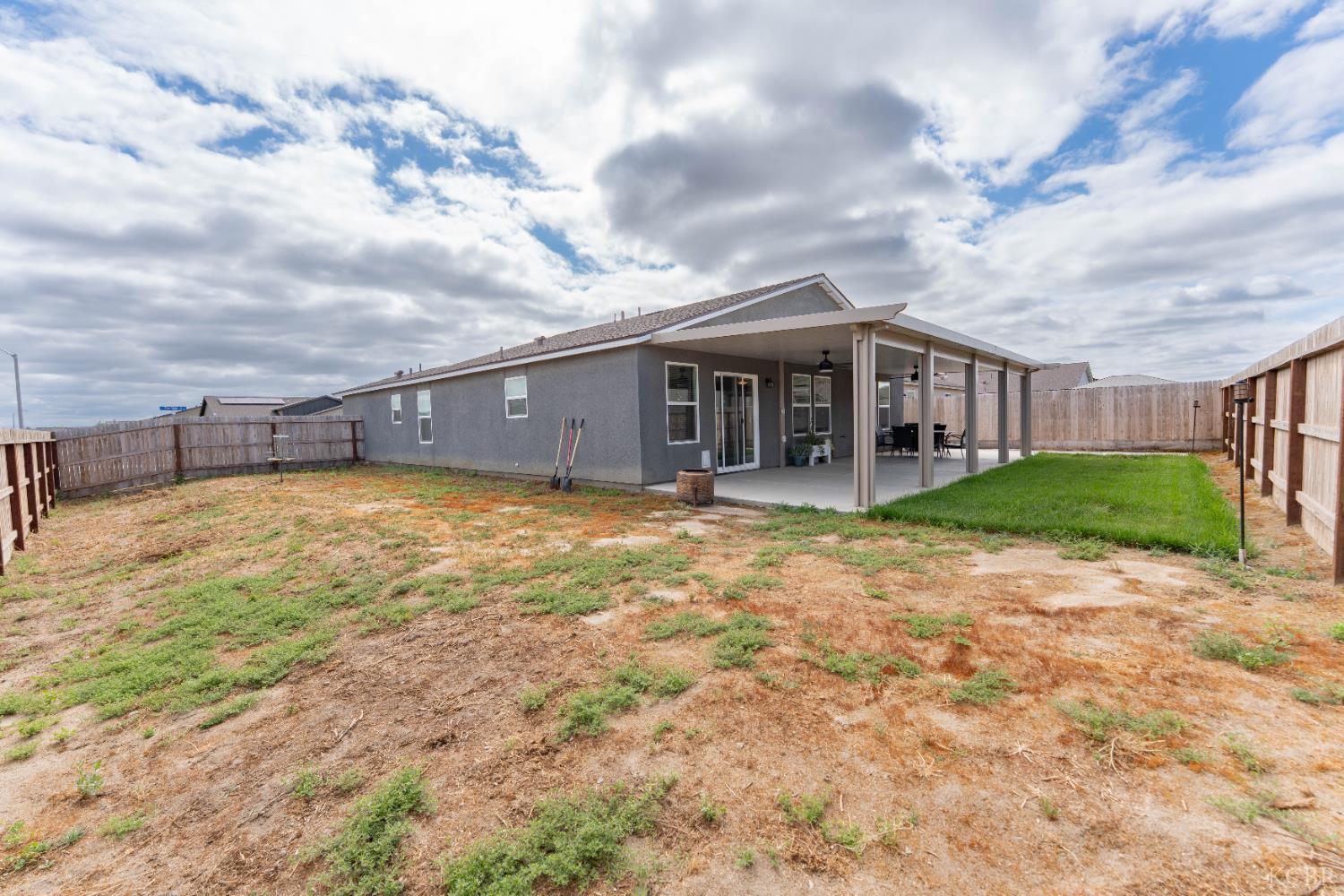 563 BLUE RIDGE St, Tulare, CA 93274