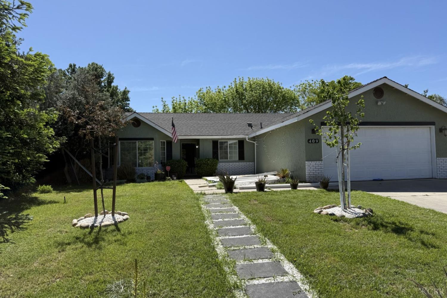 409 W Packwood Ave, Visalia, CA 93277