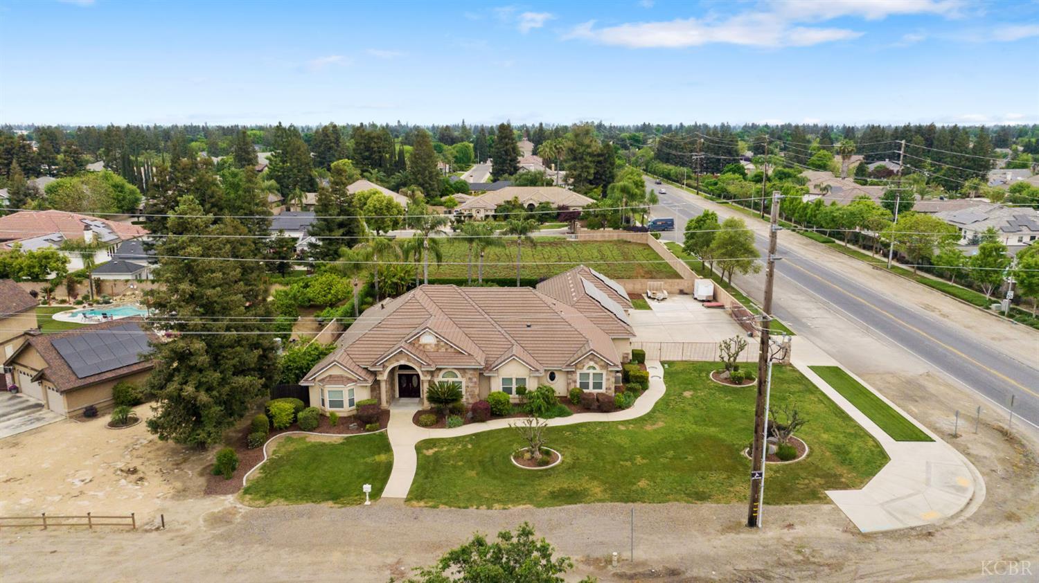 1928 S Shirk Rd S, Visalia, CA 93277