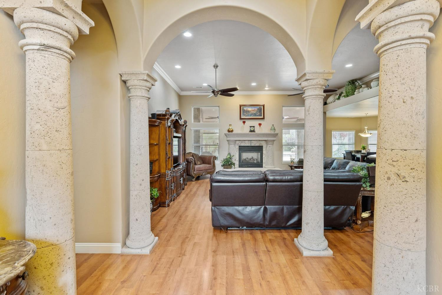 1928 S Shirk Rd S, Visalia, CA 93277
