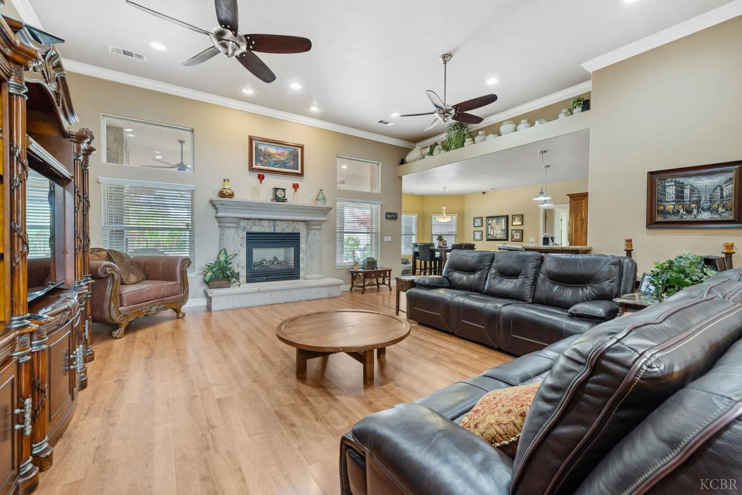 1928 S Shirk Rd S, Visalia, CA 93277