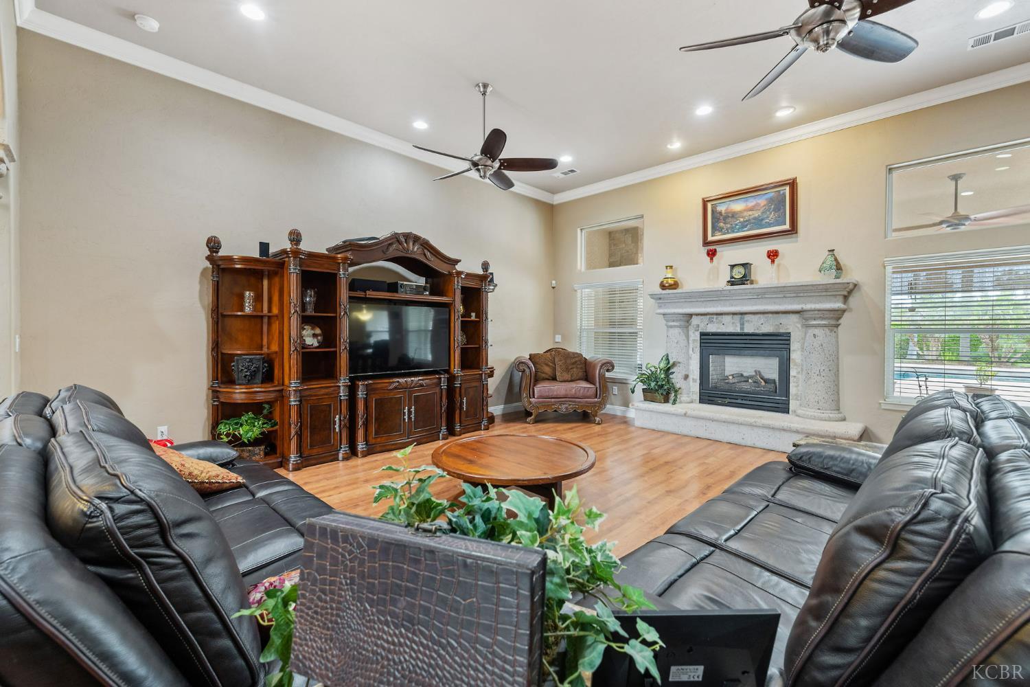 1928 S Shirk Rd S, Visalia, CA 93277