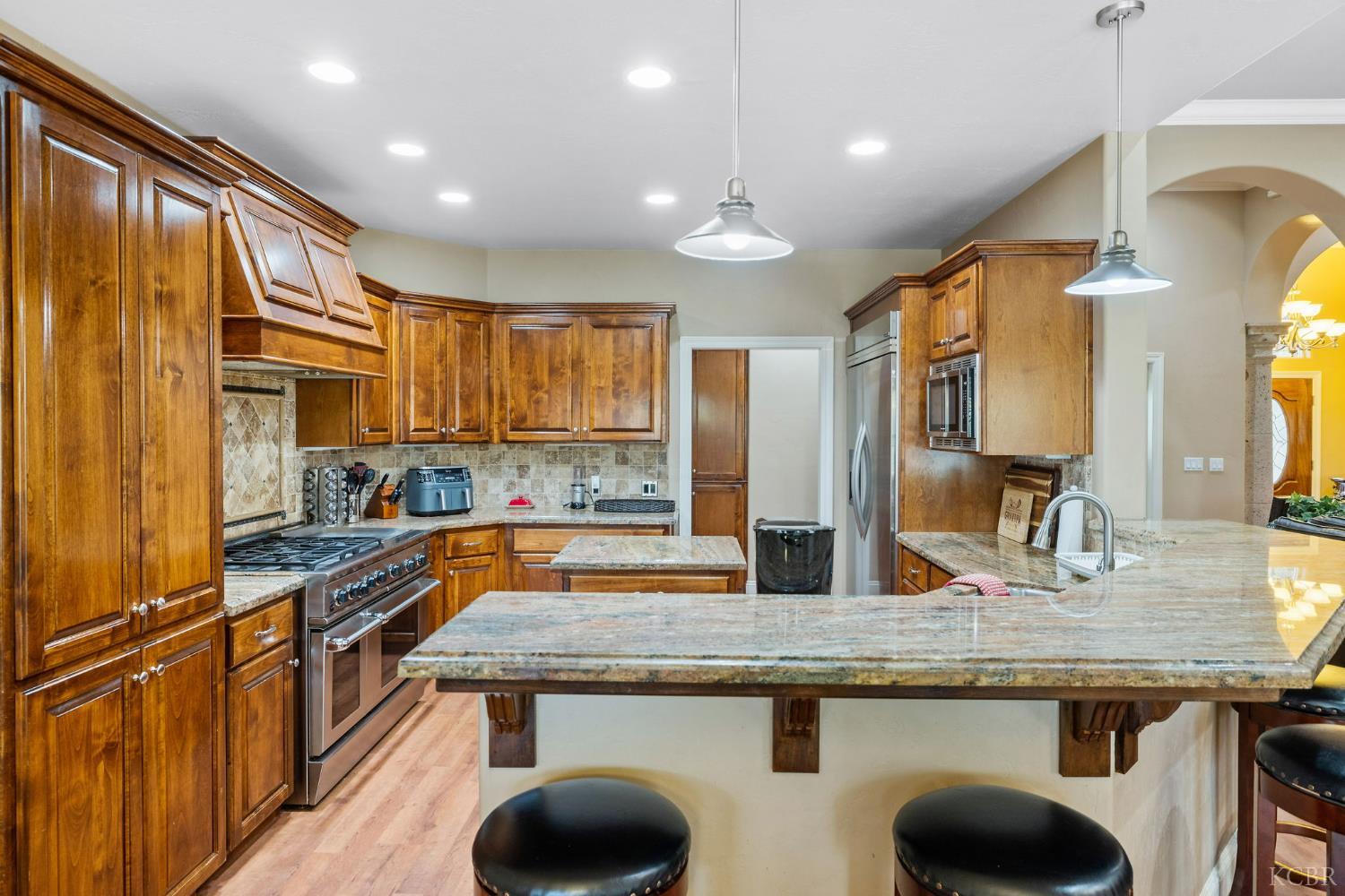 1928 S Shirk Rd S, Visalia, CA 93277