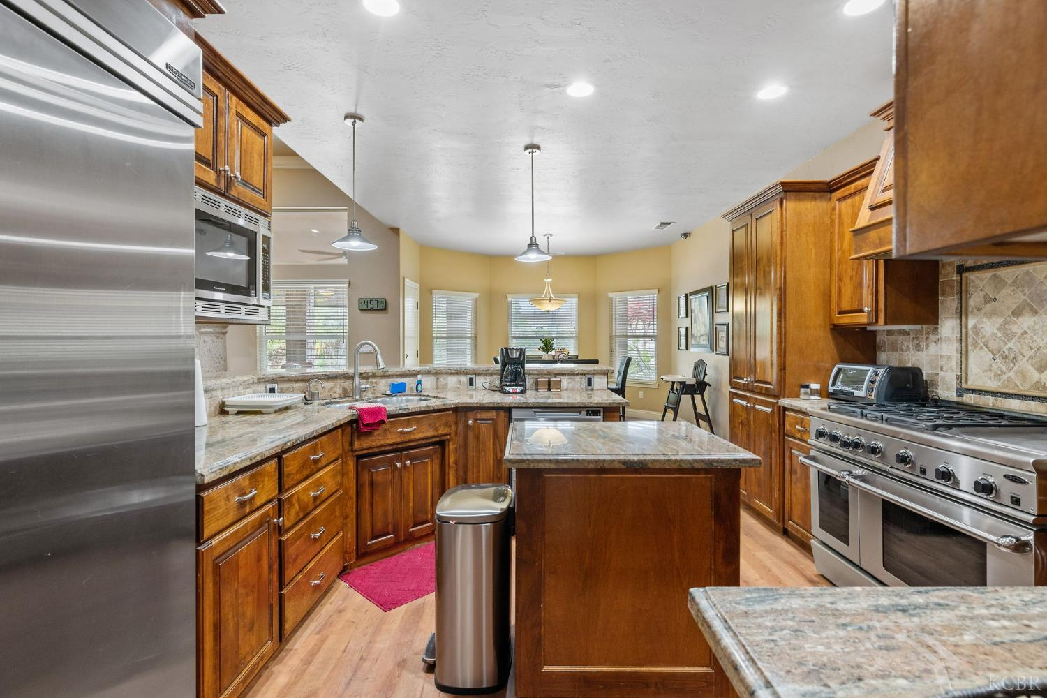 1928 S Shirk Rd S, Visalia, CA 93277