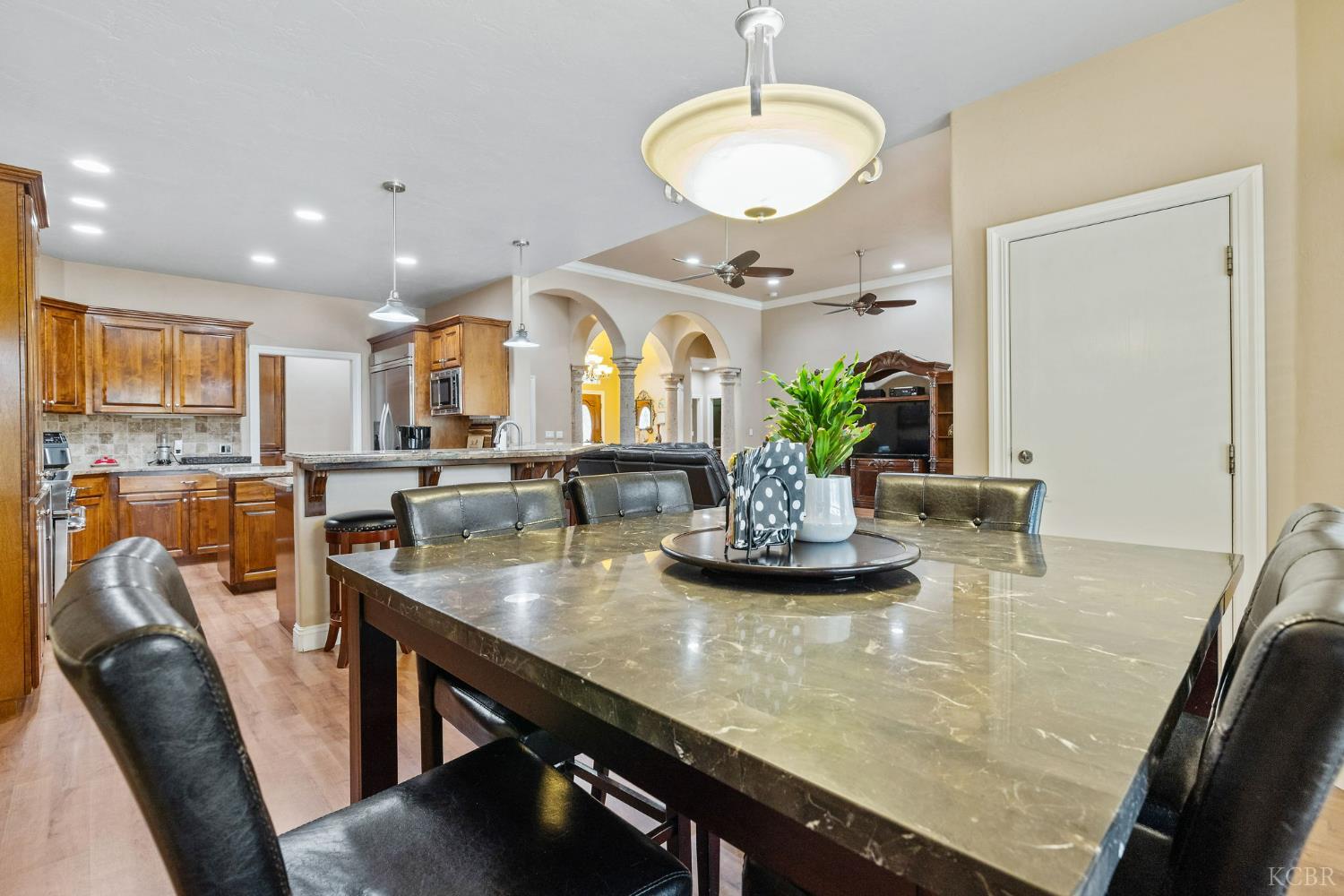 1928 S Shirk Rd S, Visalia, CA 93277