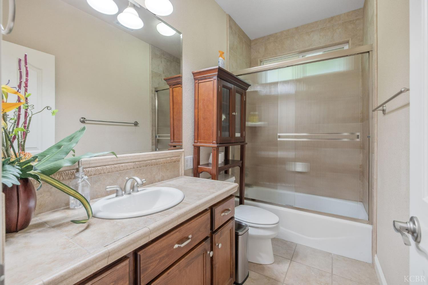 1928 S Shirk Rd S, Visalia, CA 93277