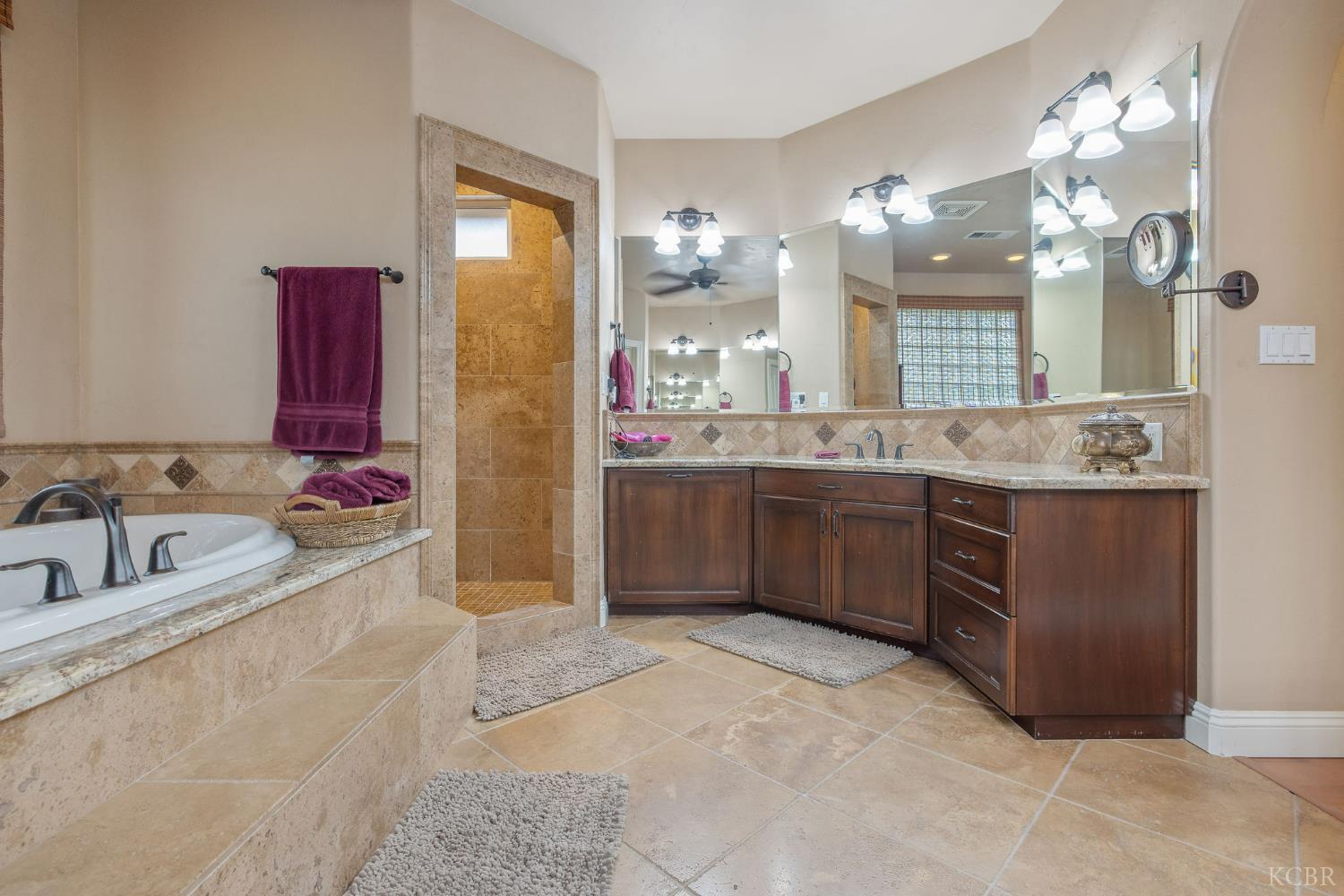 1928 S Shirk Rd S, Visalia, CA 93277