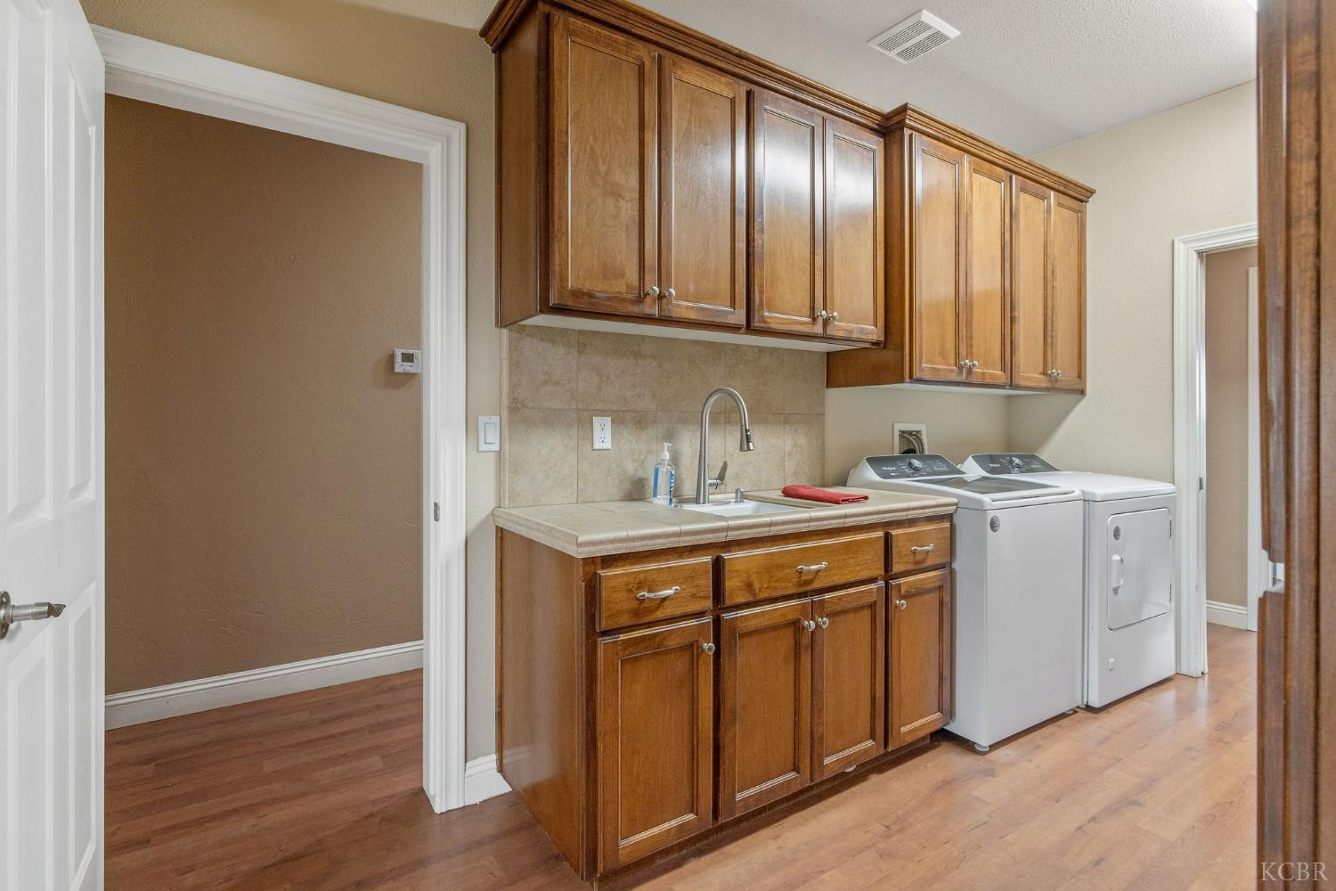 1928 S Shirk Rd S, Visalia, CA 93277