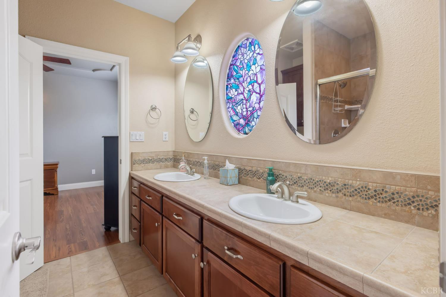 1928 S Shirk Rd S, Visalia, CA 93277