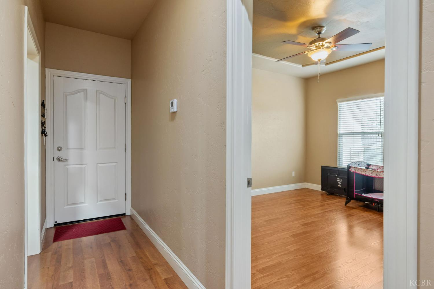 1928 S Shirk Rd S, Visalia, CA 93277