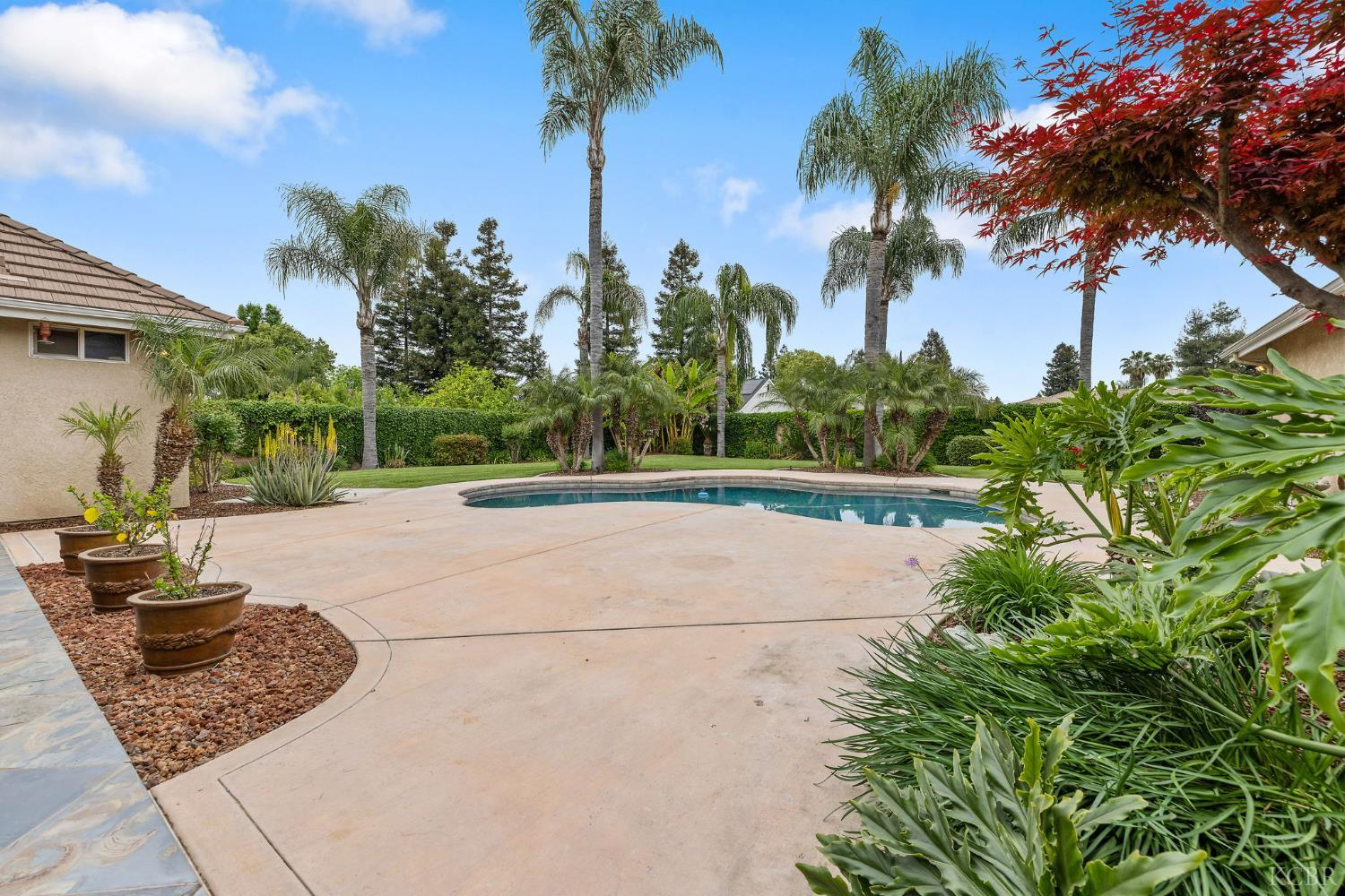 1928 S Shirk Rd S, Visalia, CA 93277