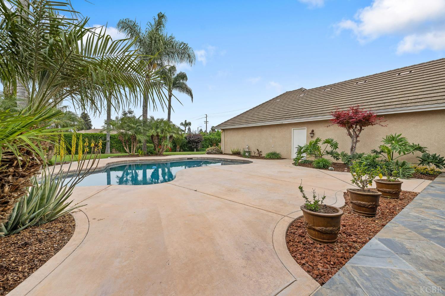 1928 S Shirk Rd S, Visalia, CA 93277