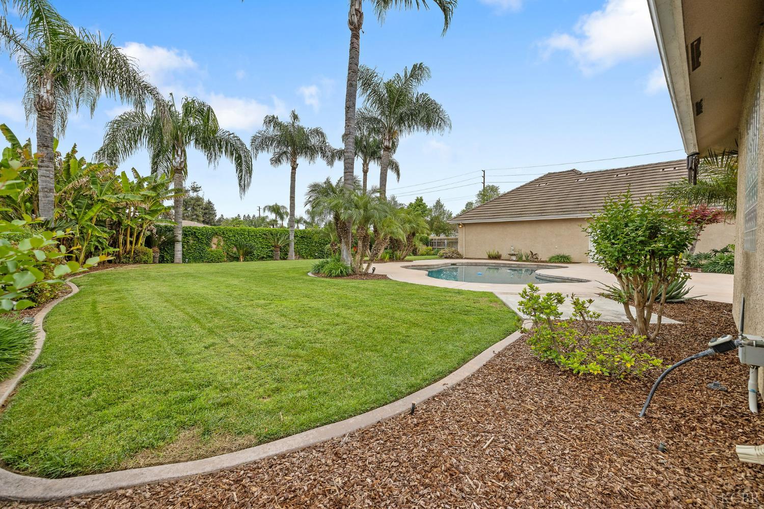 1928 S Shirk Rd S, Visalia, CA 93277