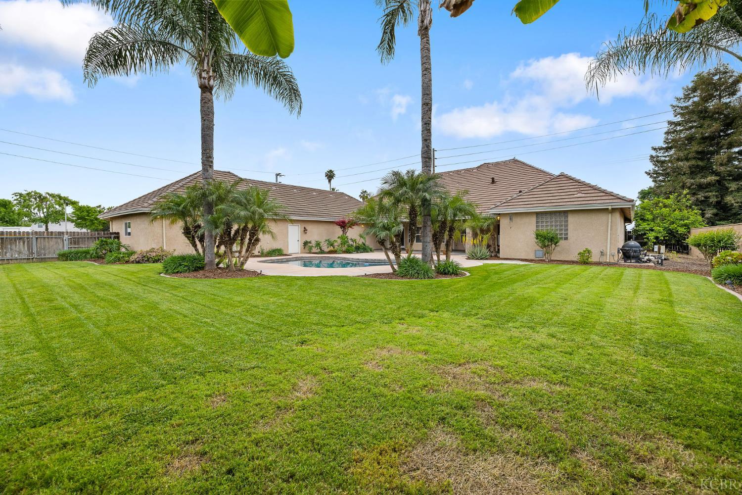1928 S Shirk Rd S, Visalia, CA 93277