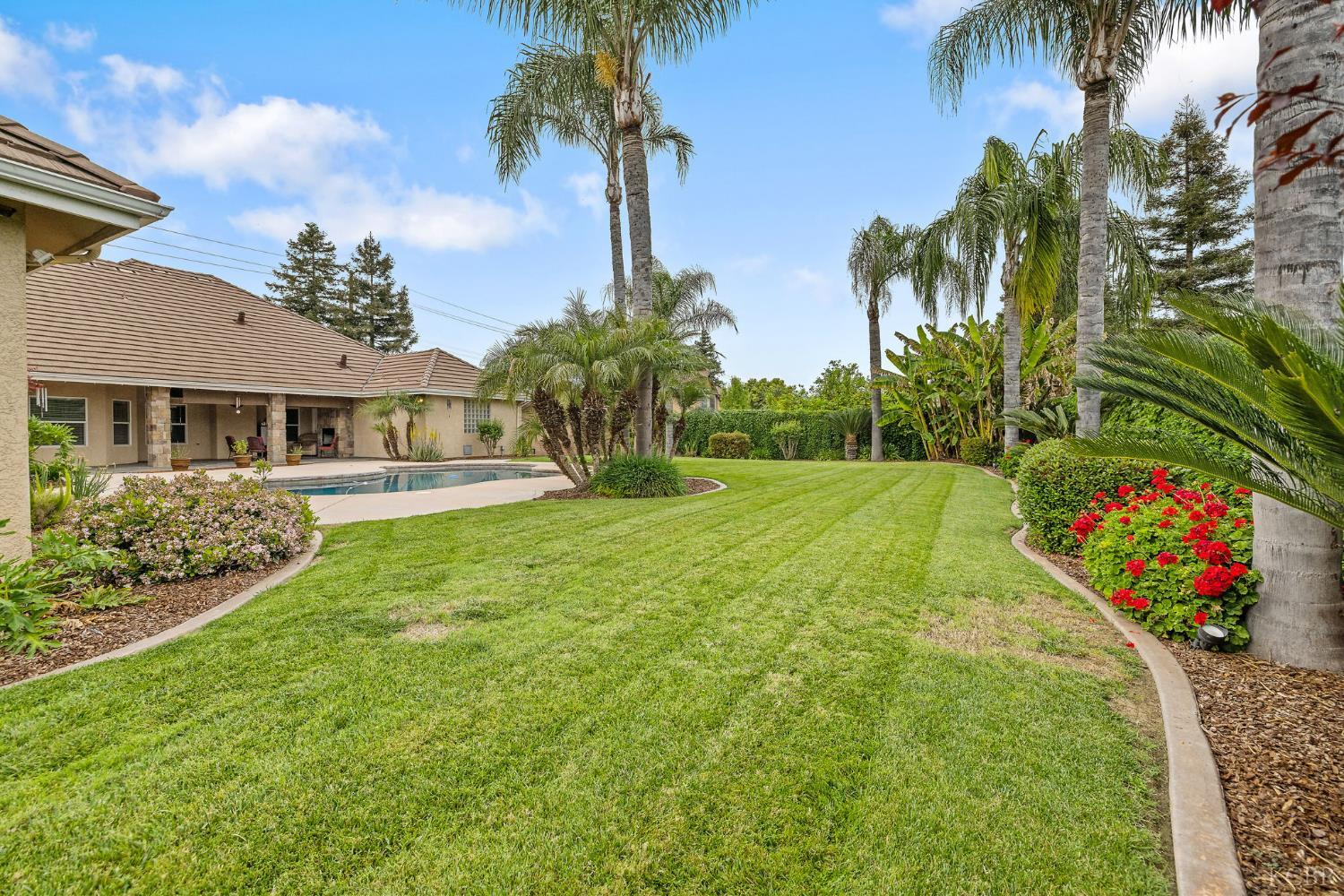 1928 S Shirk Rd S, Visalia, CA 93277
